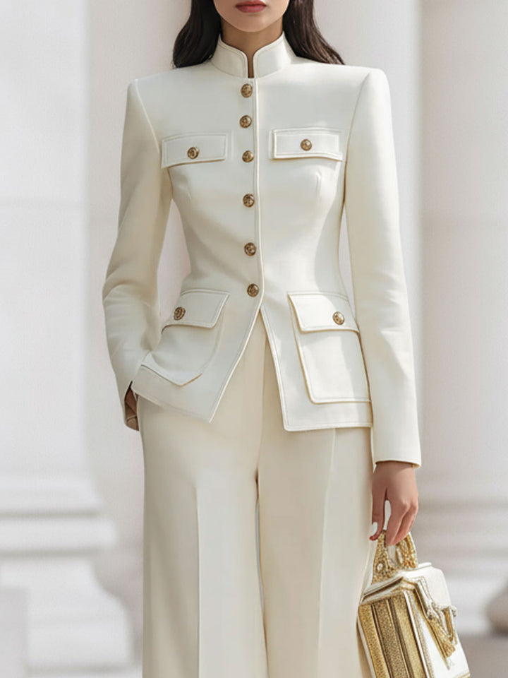 Christina - Costume sur mesure élégant crème avec accents dorés