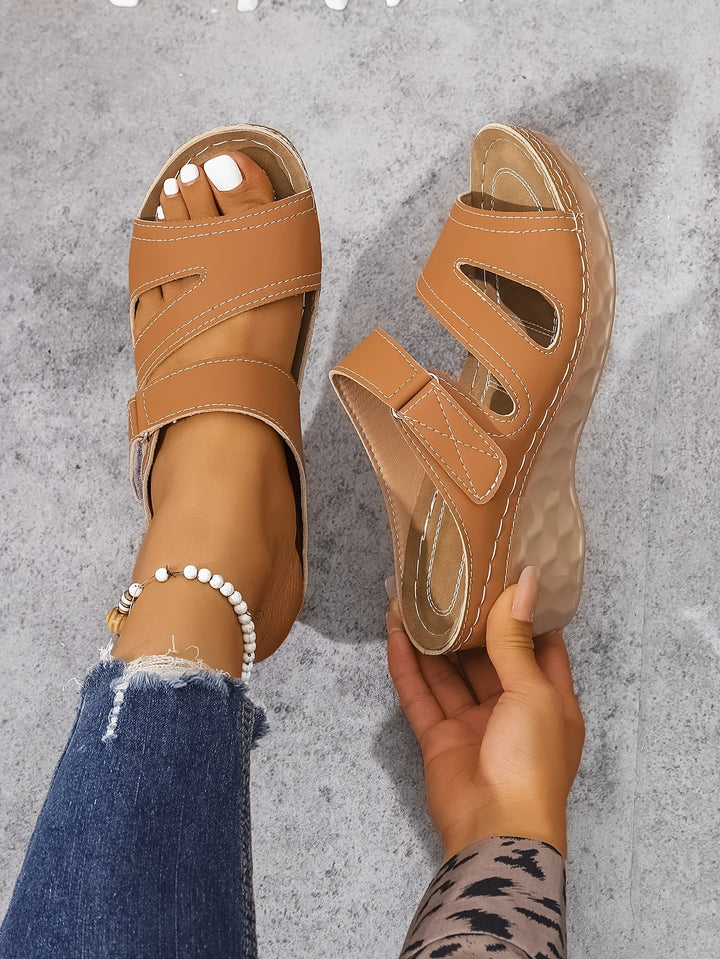 Zelinda – Sandales compensées élégantes à bride