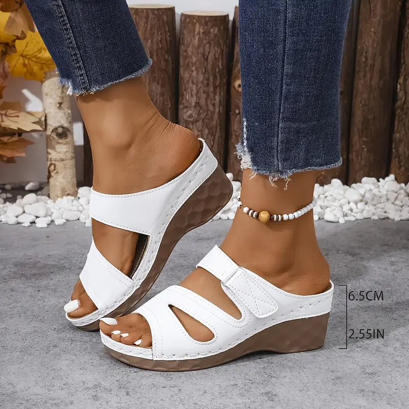 Zelinda – Sandales compensées élégantes à bride