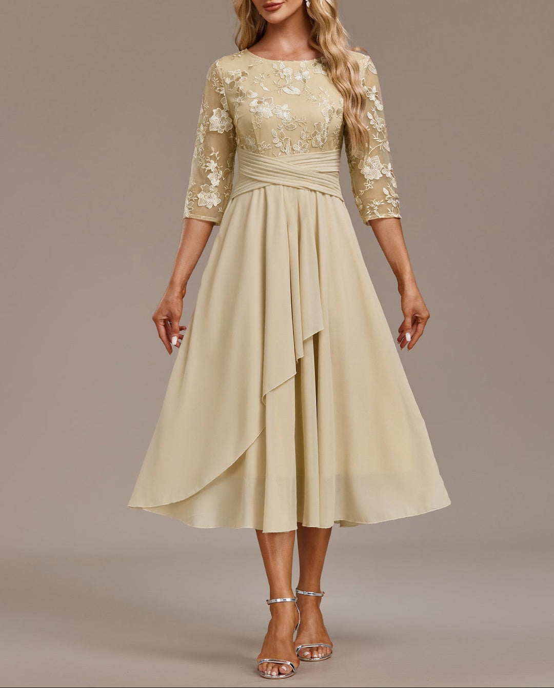 Elin™ - Robe couleur champagne avec broderies délicates