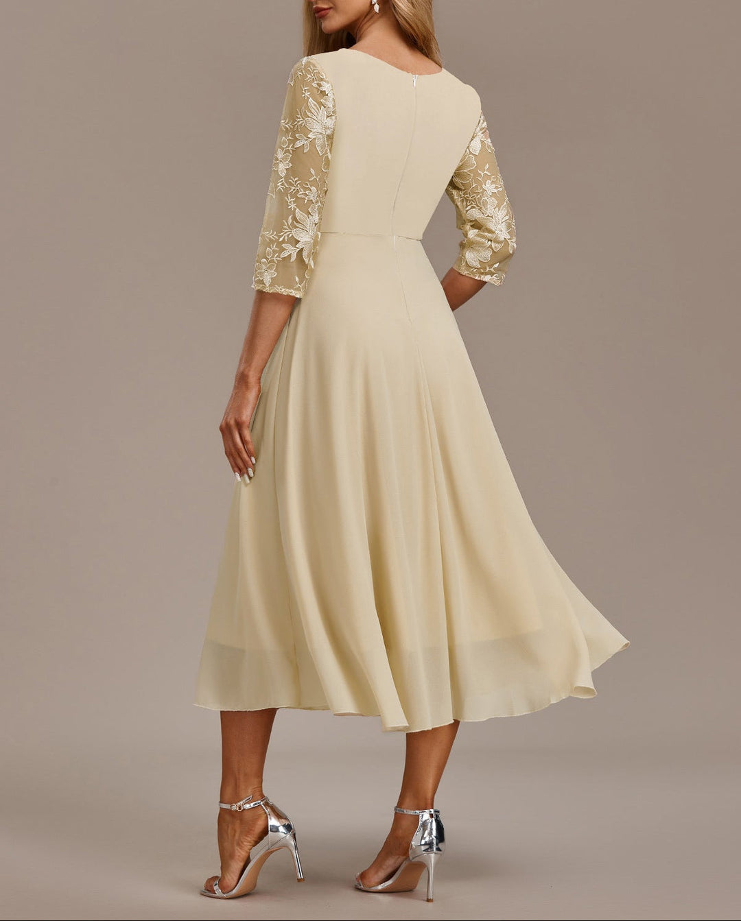 Elin™ - Robe couleur champagne avec broderies délicates