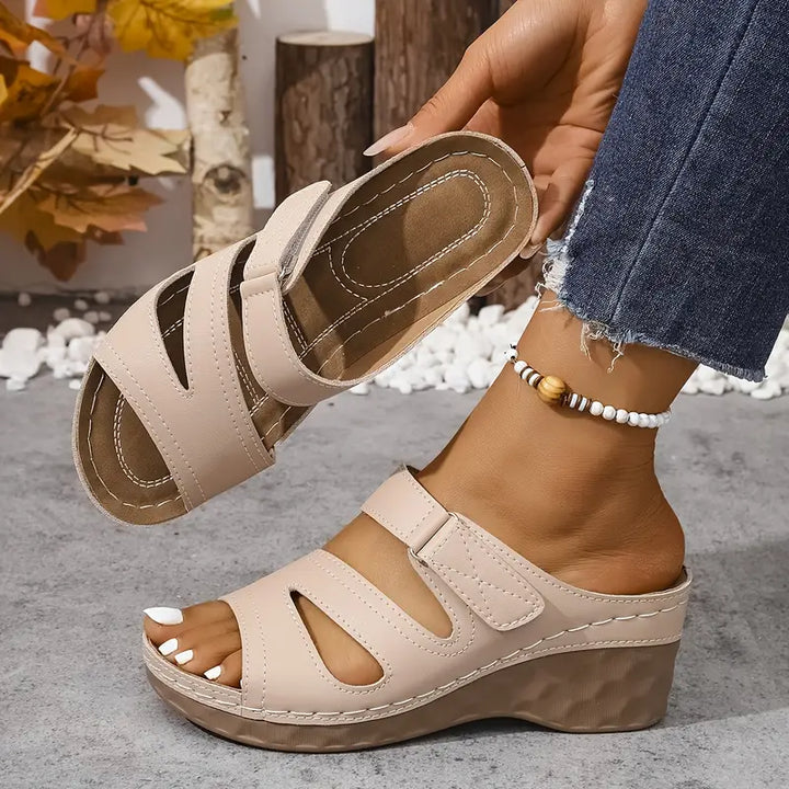 Zelinda – Sandales compensées élégantes à bride