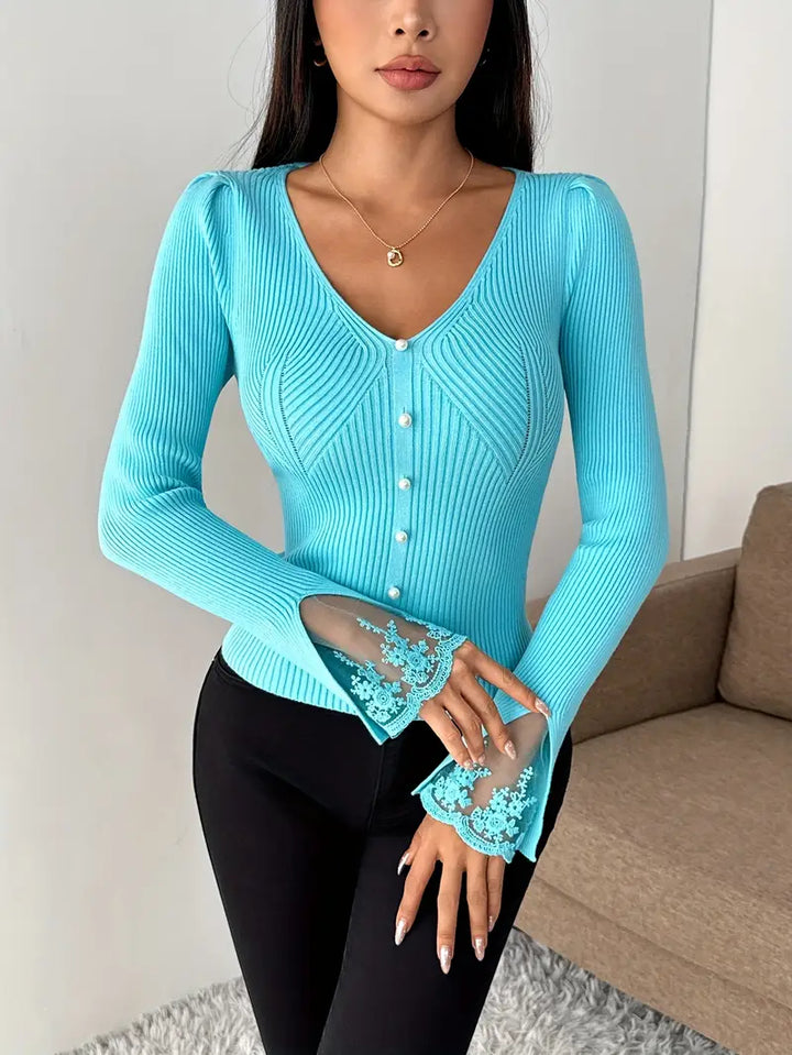 Aeliana – Pull côtelé avec manches en dentelle