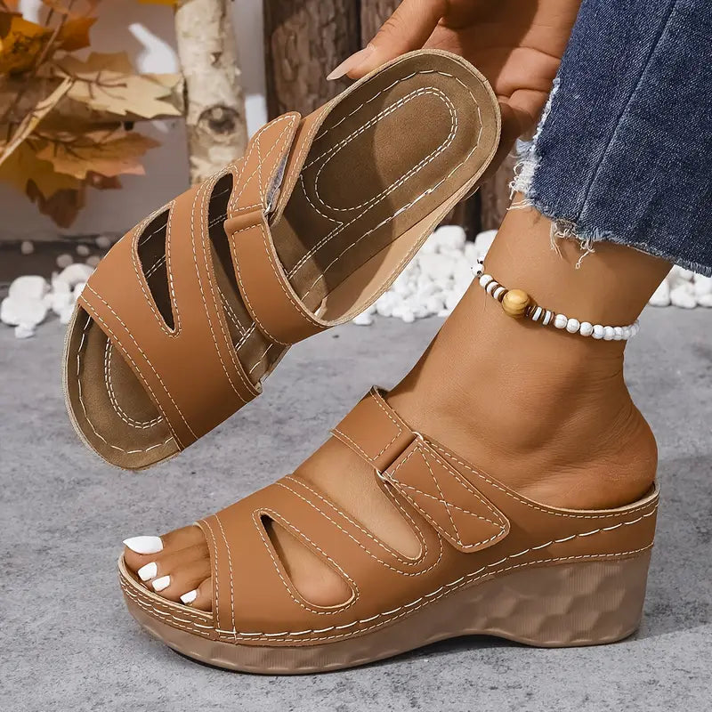 Zelinda – Sandales compensées élégantes à bride