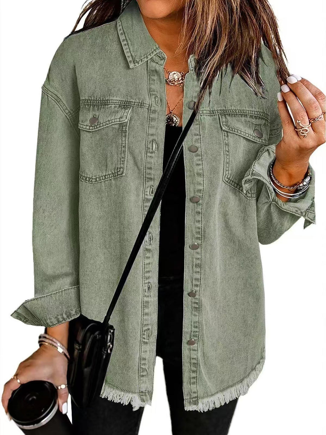 Iselka – Une veste en jean au style intemporel