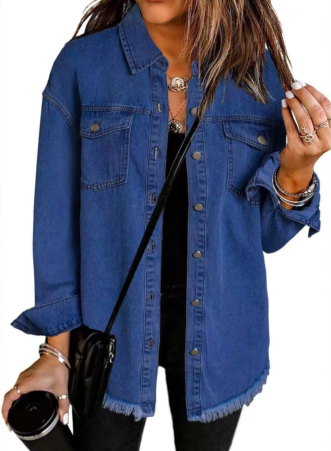 Iselka – Une veste en jean au style intemporel