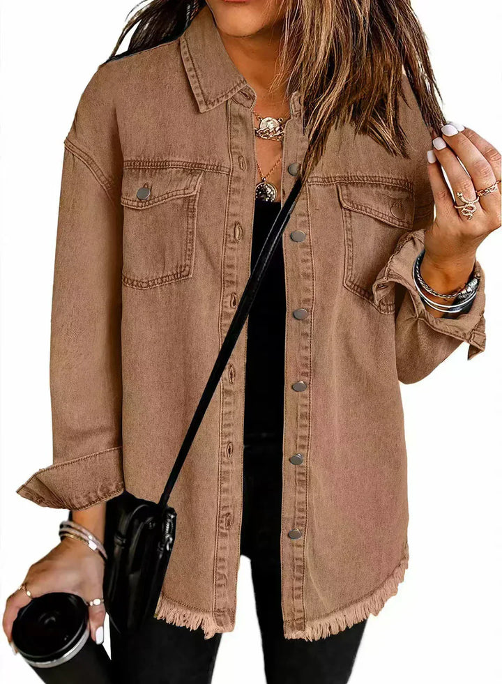 Iselka – Une veste en jean au style intemporel