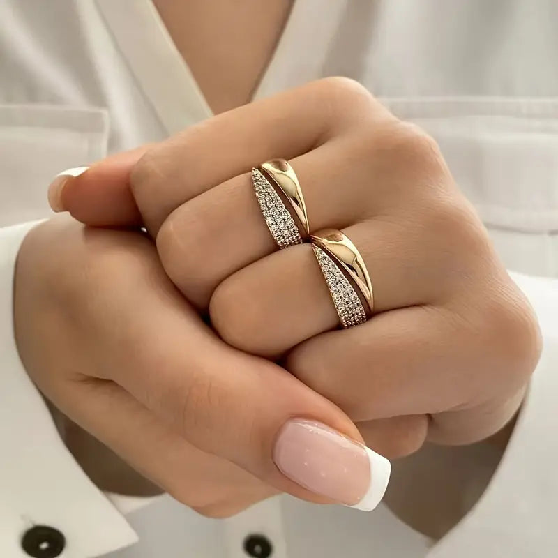 Bague élégante en or et argent avec pierres brillantes