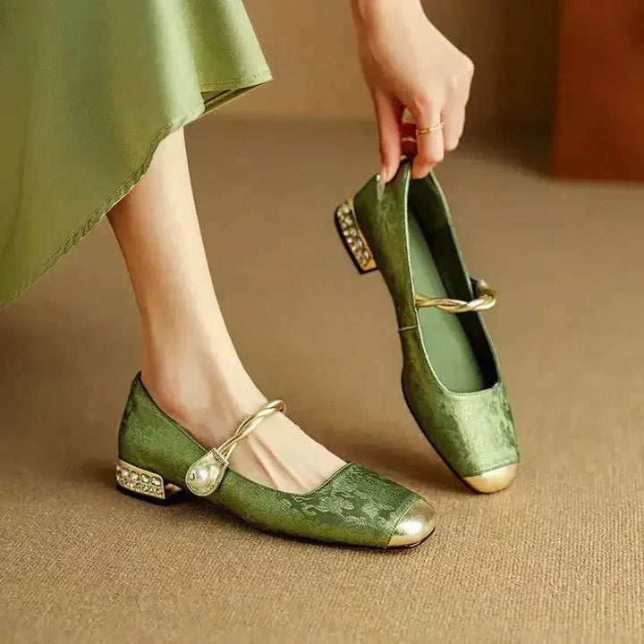 Melisa – Sandales stylées avec broderie et ajustement