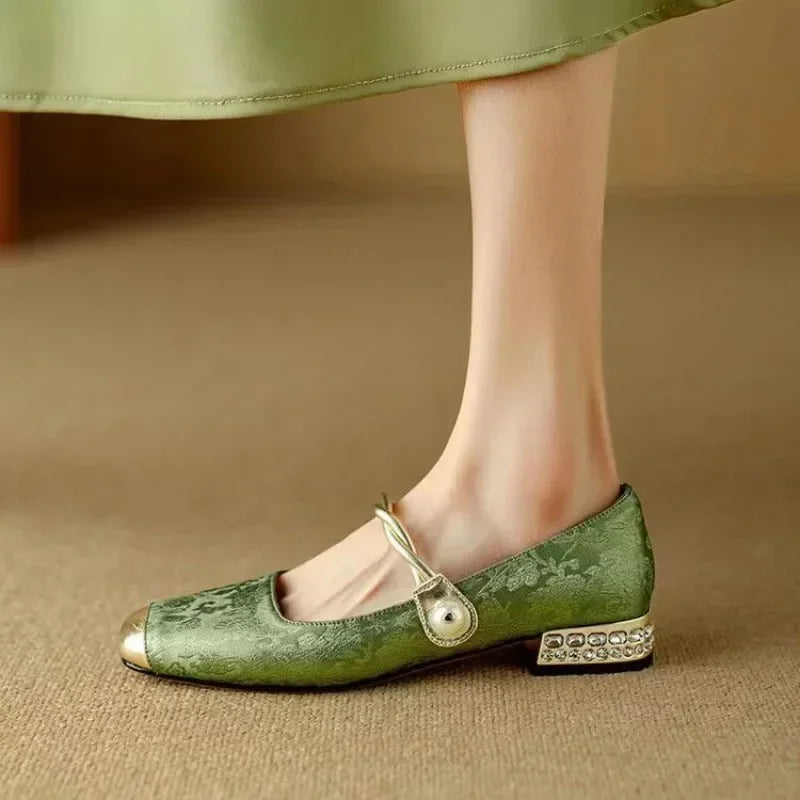 Melisa – Sandales stylées avec broderie et ajustement