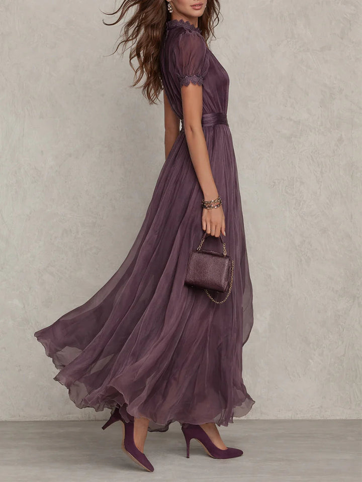 Flavie | Robe longue violette élégante en mousseline avec découpe