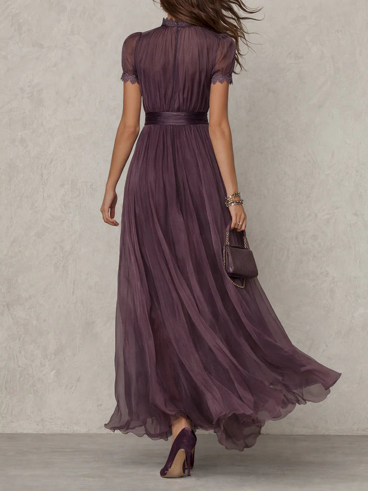 Flavie | Robe longue violette élégante en mousseline avec découpe