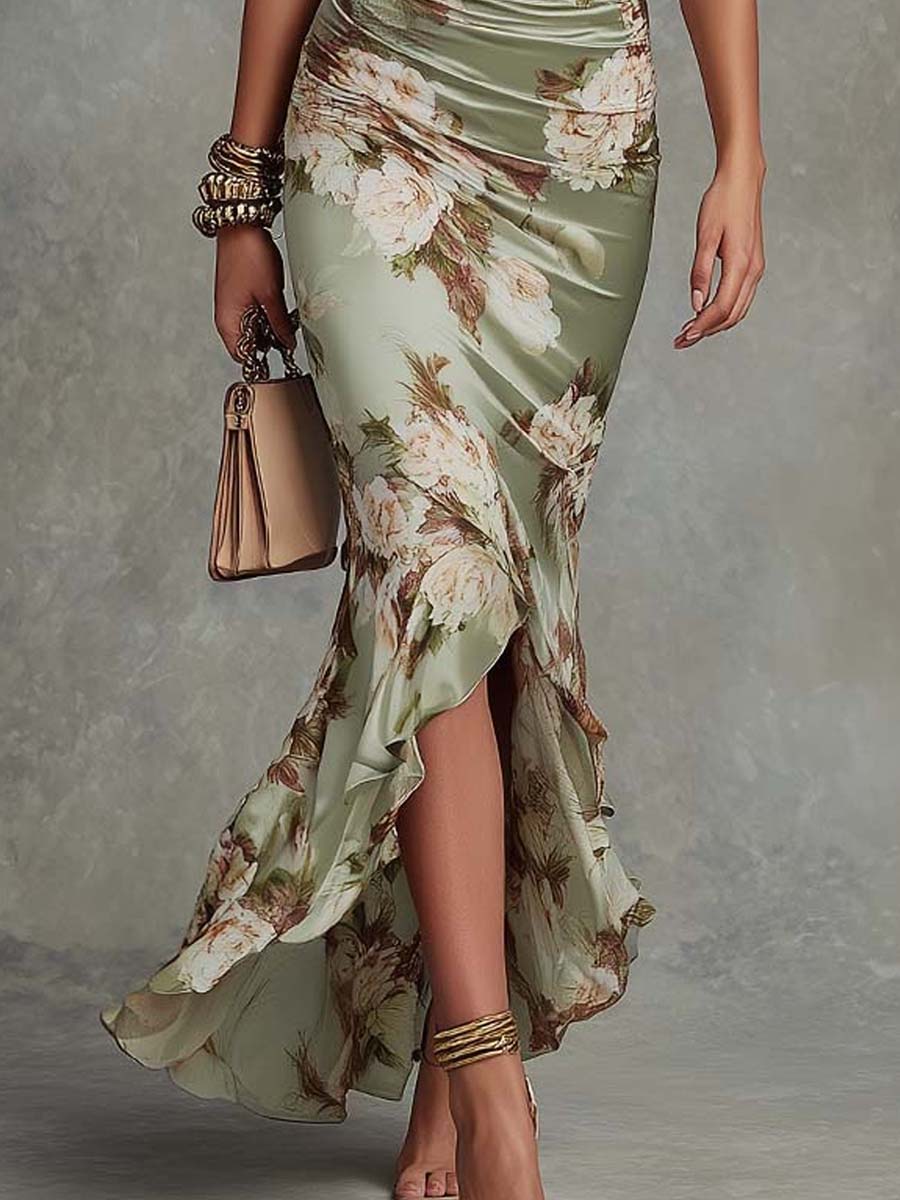 Anna | Robe longue asymétrique en satin vert avec encolure V, manches évasées et motif fleuri