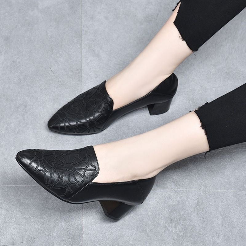 Olena – Escarpins brodés en cuir vegan