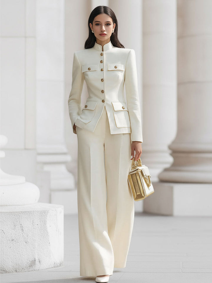 Christina - Costume sur mesure élégant crème avec accents dorés