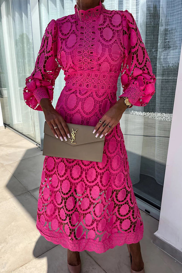 Noor™ - Robe romantique avec des détails élaborés