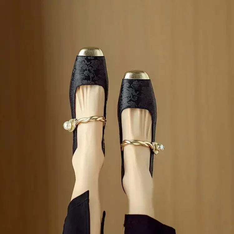 Melisa – Sandales stylées avec broderie et ajustement