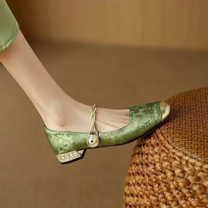 Melisa – Sandales stylées avec broderie et ajustement