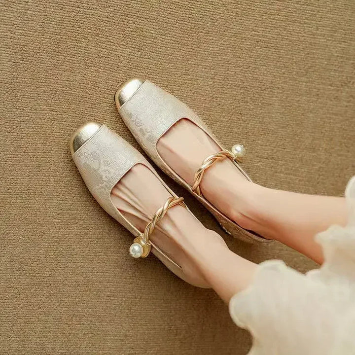 Melisa – Sandales stylées avec broderie et ajustement