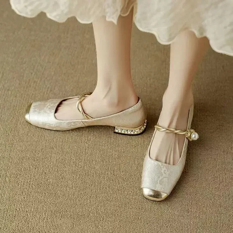 Melisa – Sandales stylées avec broderie et ajustement